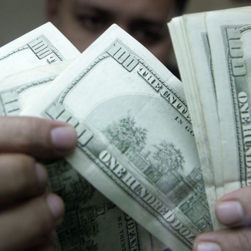 Dólar aproxima-se de R$ 5,17, com notícias do exterior e eleições