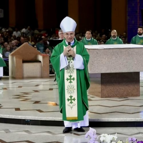 Dom Evandro celebra missa no Santuário Nacional de Aparecida
