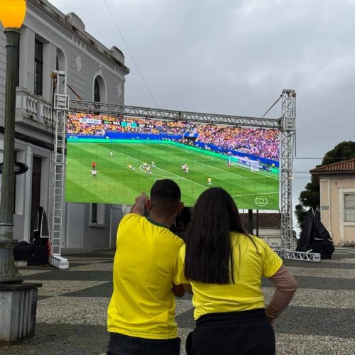 Prefeitura de Castro transmite jogo do Brasil contra a Noruega em telão no Parque Lacustre