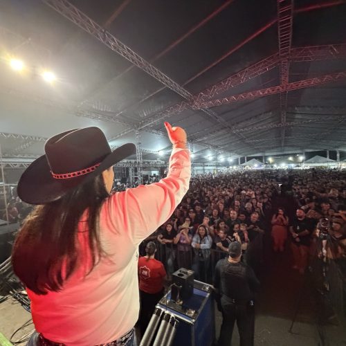 Festa em Carambeí começa em alto nível com shows marcantes e casa cheia