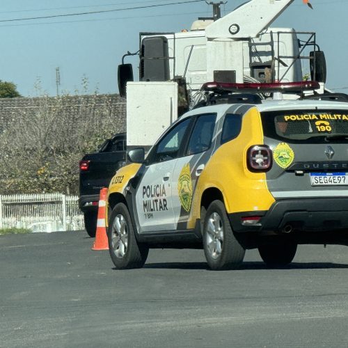 Adolescentes são flagrados com drogas e tentam fugir durante abordagem policial em Carambeí