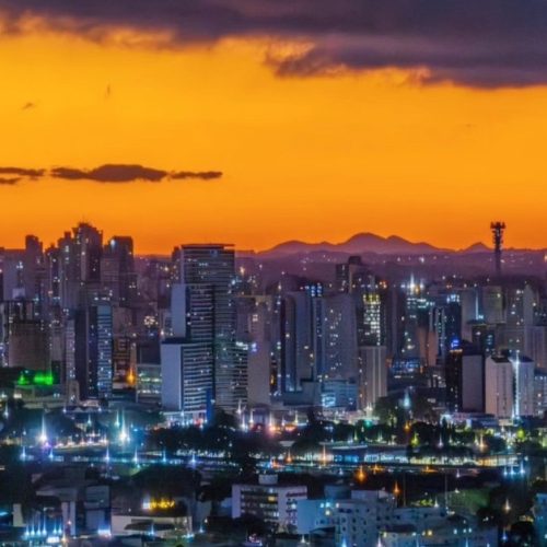 Céu laranja: poluição impacta na luz do sol e alerta para risco de incêndios, explica o Simepar