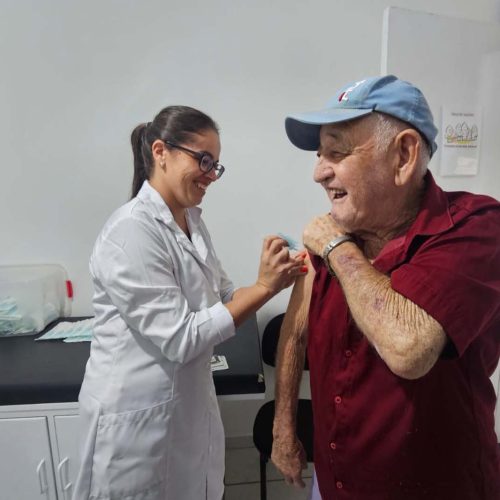 Paraná aplica 153,9 mil doses contra influenza no início da campanha de vacinação 2026