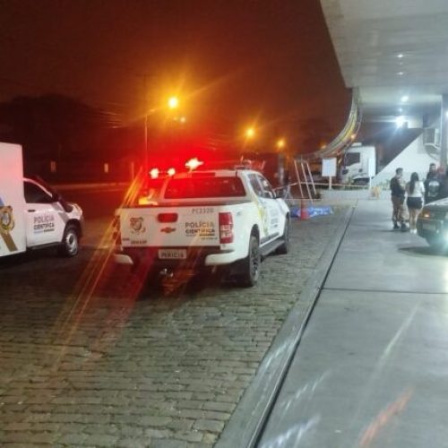 Jovem de Carambeí é morto a facadas em posto de combustível em Castro