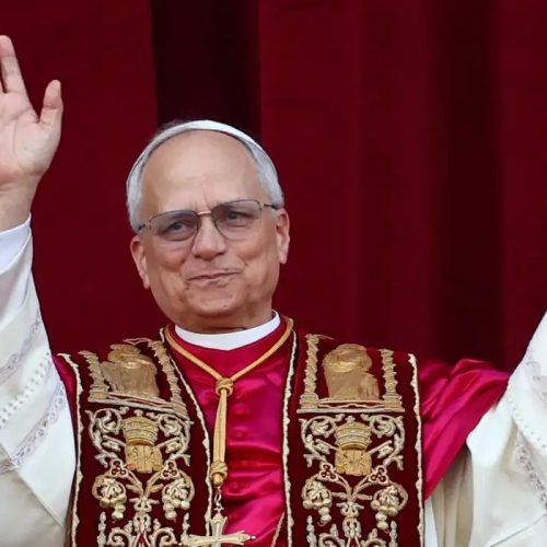 Em 1ª saída do Vaticano, Leão 14 visita túmulo do papa Francisco