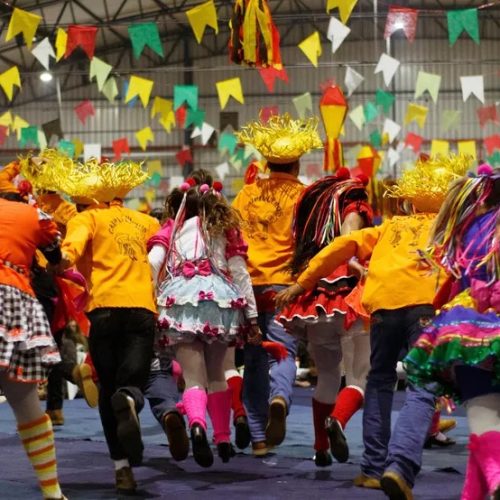 Atrações do frio: arraiás, festas da tainha e do feijão e tradições regionais movimentam o turismo