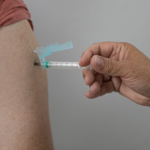 Dia D: Paraná aplica 374,8 mil vacinas, supera meta e está em 2º na imunização contra a gripe