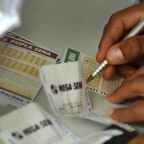 Mega-Sena acumula novamente e prêmio principal vai para R$ 45 milhões