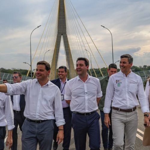 Ratinho Junior e presidente do Paraguai visitam obra da Ponte da Integração