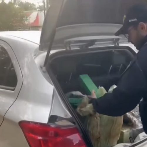 Dupla de Carambeí é flagrada com 100 kg de drogas em abordagem da PRF