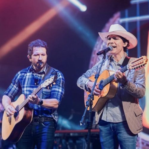 Carambeí vibra com Jads & Jadson na reta final da primeira semana de shows