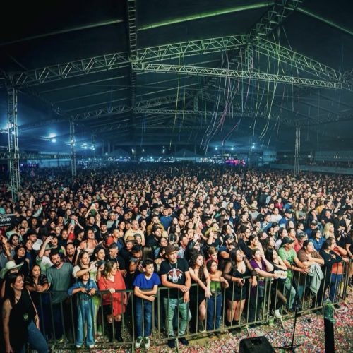 Três dias de shows reúnem cerca de 30 mil pessoas e celebram os 30 anos de Carambeí