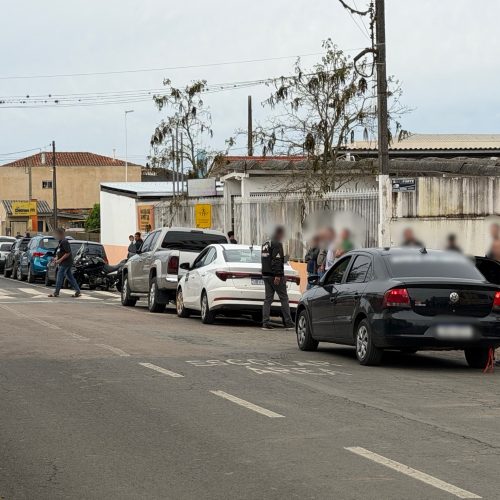 Faltando poucos minutos para o fechamento das urnas, movimentação é intensa em Carambeí