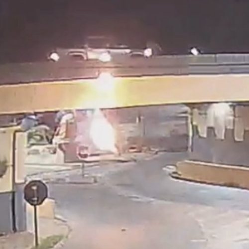 Tradição do “malhar o Judas” marca o Sábado de Aleluia e chama atenção em Carambeí