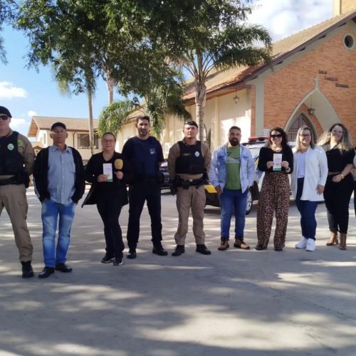 PM realiza blitz educativa em apoio ao “maio laranja” em Carambeí
