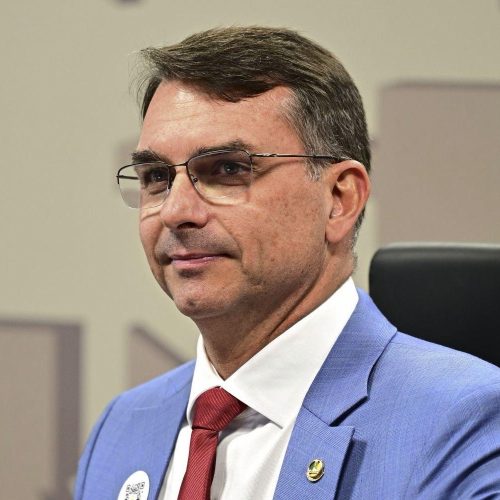 Flávio Bolsonaro recebe 9.238 votos em Carambeí no primeiro turno