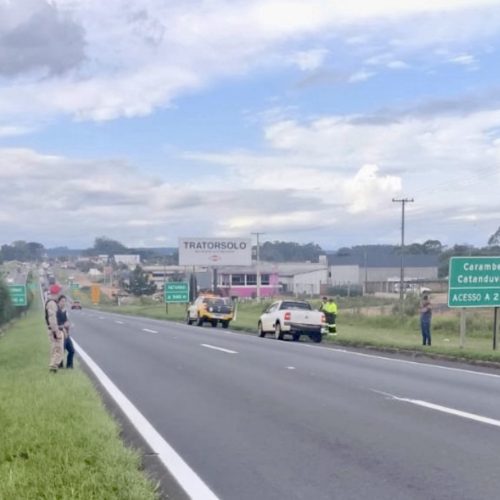 Colisão traseira deixa uma pessoa ferida na PR-151, em Carambeí