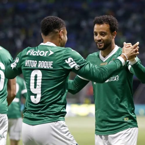 Brasileiro: Palmeiras joga no ritmo de Vitor Roque e goleia o Inter