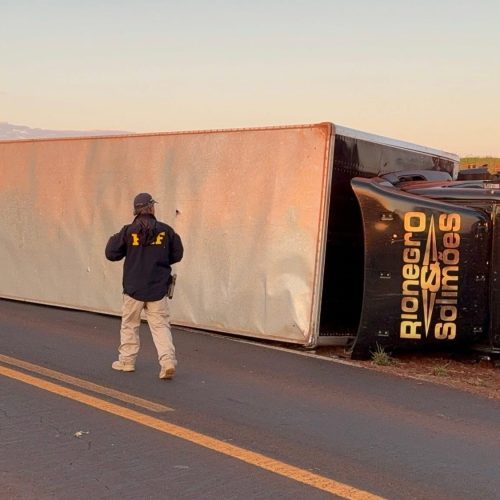 Colisão entre caminhão da dupla Rio Negro & Solimões e Gol deixa feridos na&nbsp;região