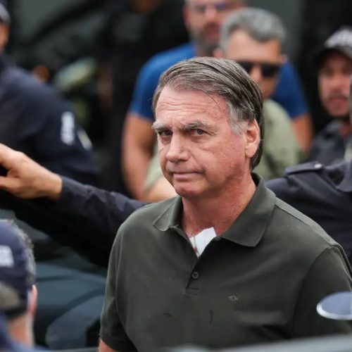 Autorizado pelo STF, Bolsonaro faz exames em hospital de Brasília