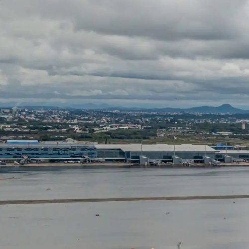 Aeroporto de Porto Alegre vai reabrir para embarque e desembarque