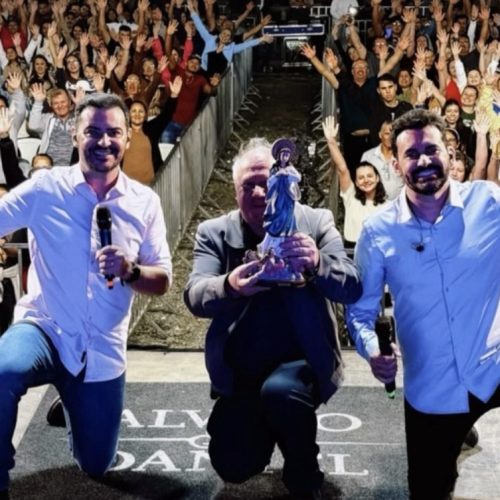 Show católico de Álvaro & Daniel emociona fiéis e marca noite de fé em Carambeí
