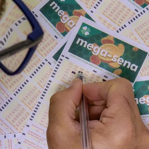 Ninguém acerta os números da Mega-Sena e prêmio vai para R$ 55 milhões