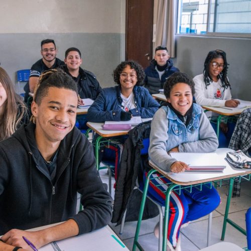 Alunos da rede estadual podem ingressar no ensino superior pelo Aprova Paraná