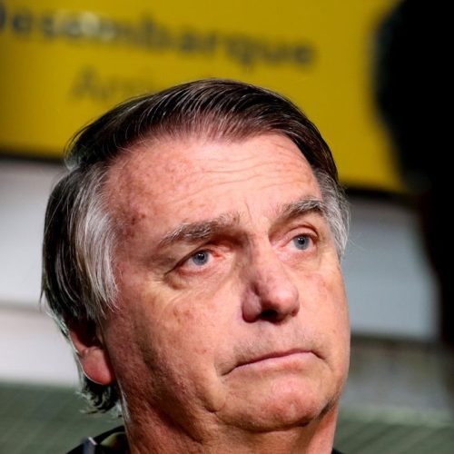 Bolsonaro deve ser internado amanhã para realizar cirurgia