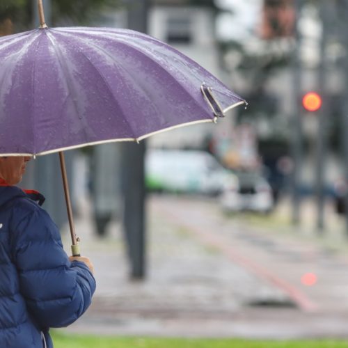 Nova frente fria traz chuva ao Paraná entre domingo e segunda, aponta Simepar