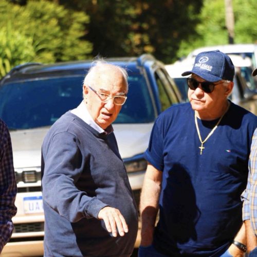 Carambeí acompanha tecnologia inovadora para estradas rurais em Castro