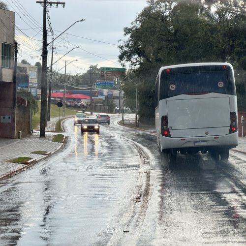 Tempo instável provoca pancadas de chuva em Carambeí