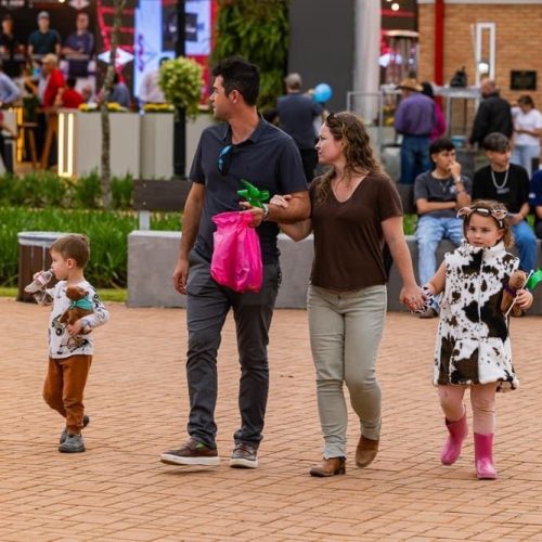 Dia da Família Castrolanda reúne a população no Parque Tecnológico com apoio da Prefeitura de Castro