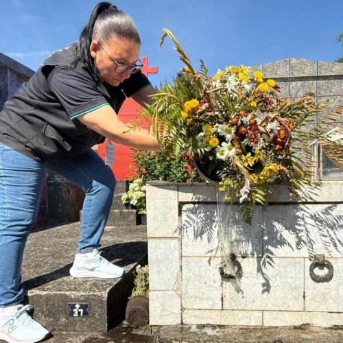 Prefeitura de Castro credencia ambulantes para venda&nbsp;de produtos nos cemitérios no Dia de Finados