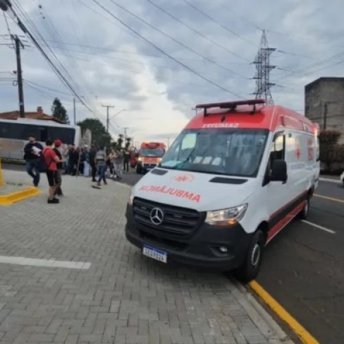 Acidente com ônibus de Carambeí mobiliza socorro na ‘Monteiro Lobato’