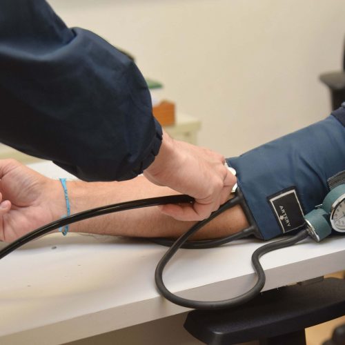 Bons hábitos alimentares e estilo de vida são fundamentais para prevenir a hipertensão