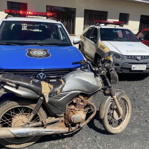 Motocicleta irregular é apreendida em frente ao Centro de Saúde de Carambeí