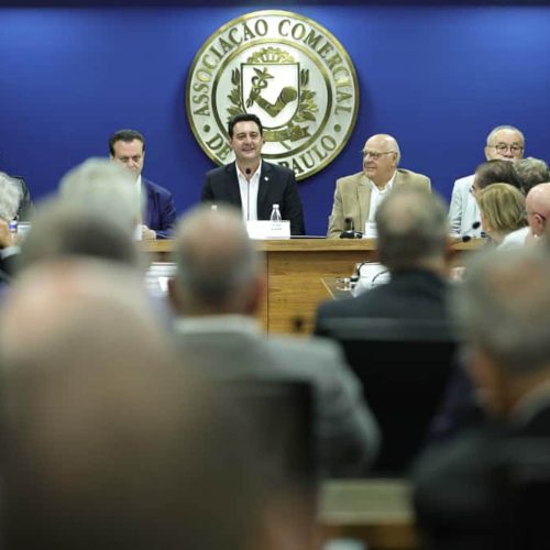 Ratinho Junior apresenta crescimento do PIB e criação de fundos na Associação Comercial de São Paulo