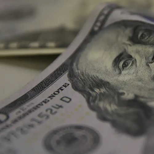 Tarifaço de 25% dos EUA sobre o Brasil começa a valer; saiba mais