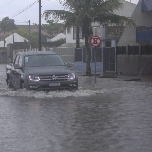 Paraná tem alerta de tempestade com previsão de ventos fortes e granizo