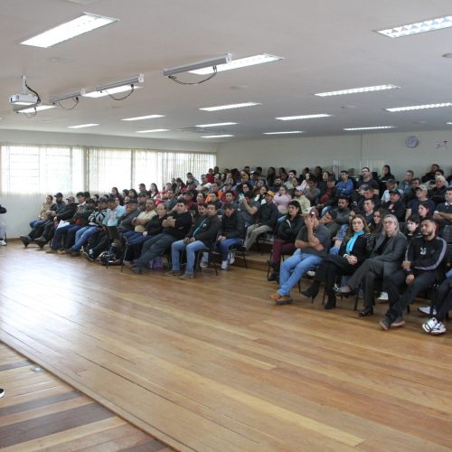 Secretaria de Educação capacita motoristas e monitores do transporte escolar em Castro