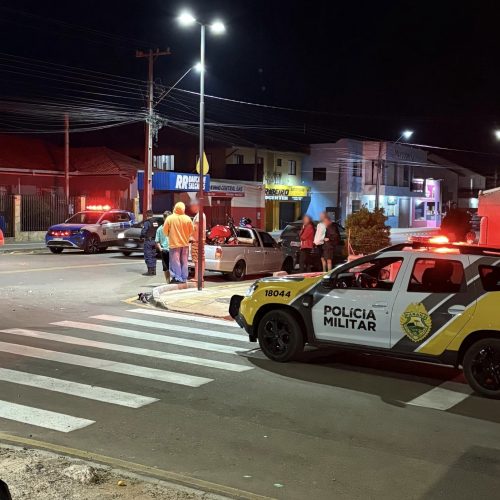 Colisão entre carro e motocicleta deixa jovem ferido em Carambeí