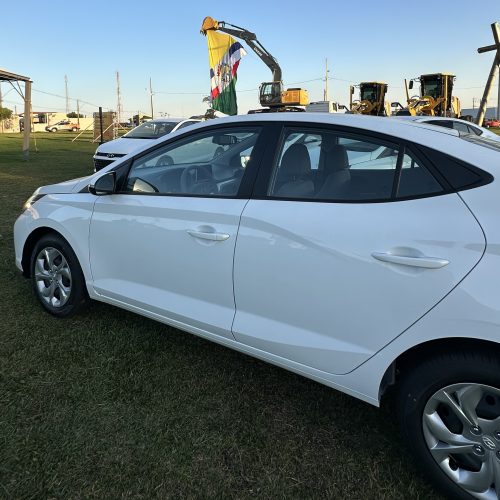 Carambeí fortalece rede social com entrega de veículos para entidades do município