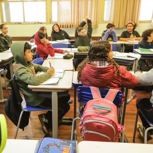 Paraná reduz abandono e atraso escolar e se destaca entre os melhores do Brasil