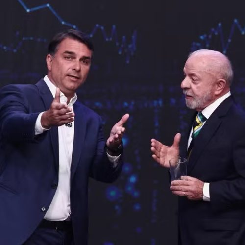 Flávio Bolsonaro aparece à frente de Lula em nova pesquisa Quaest: 45% a 44%