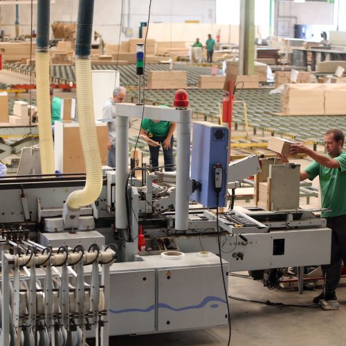 Indústria do Paraná tem terceiro melhor desempenho do País em novembro de 2025