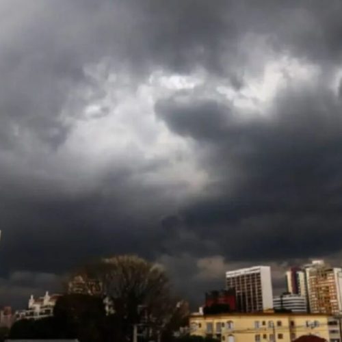 Ciclones extratropicais colocam oito estados em alerta para temporais
