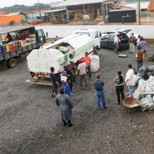 Prefeitura de Carambeí amplia pontos de troca de recicláveis por alimentos