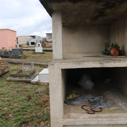Castro alerta para abandono de túmulos nos cemitérios&nbsp;municipais e estabelece prazo para regularização