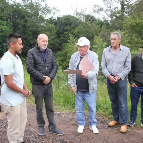 Prefeitura de Castro entrega escritura de terreno à comunidade indígena para instalação e comercialização de artesanato